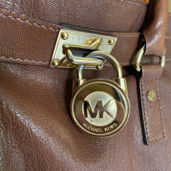 👜 AUTHENTIC Michael Kors Hamilton leather Satchel Shoulder Lock Key Clochette - Picture 4 of 14